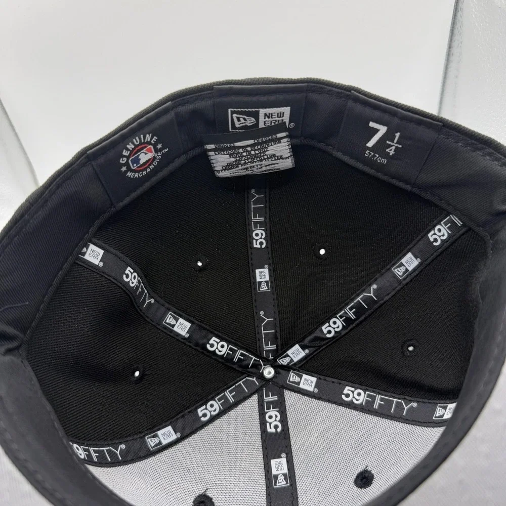 New Era 59Fifty Chicago White Sox Black Corduroy Color Pack‎ Hat 7 1/4 New